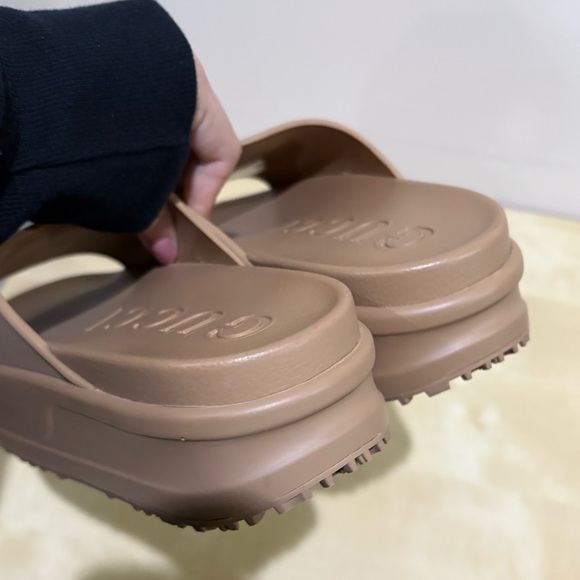Women’s Gucci Platform Slides - Picture 2 of 5